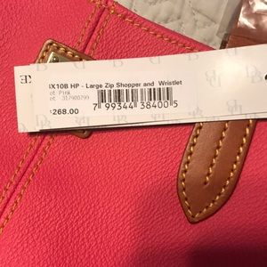 Dooney & Bourke Bags - Brand New Dooney & Bourke Large Purse & Wristlet Dooney & Bourke Bags - Brand New Dooney & Bourke Large Purse & Wristlet
